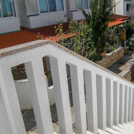 Lada Apartmani Novalja Exterior photo