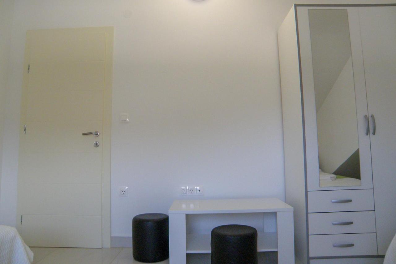 Lada Apartmani Novalja Exterior photo